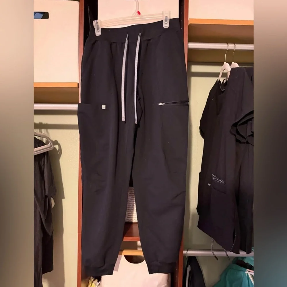 Fabletics scrubs - Picture 4 of 6
